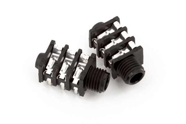 Genuine Fender 6-Pin Stereo Amplifier/Amp 1/4" Jacks (Set of 2), 005-3450-049