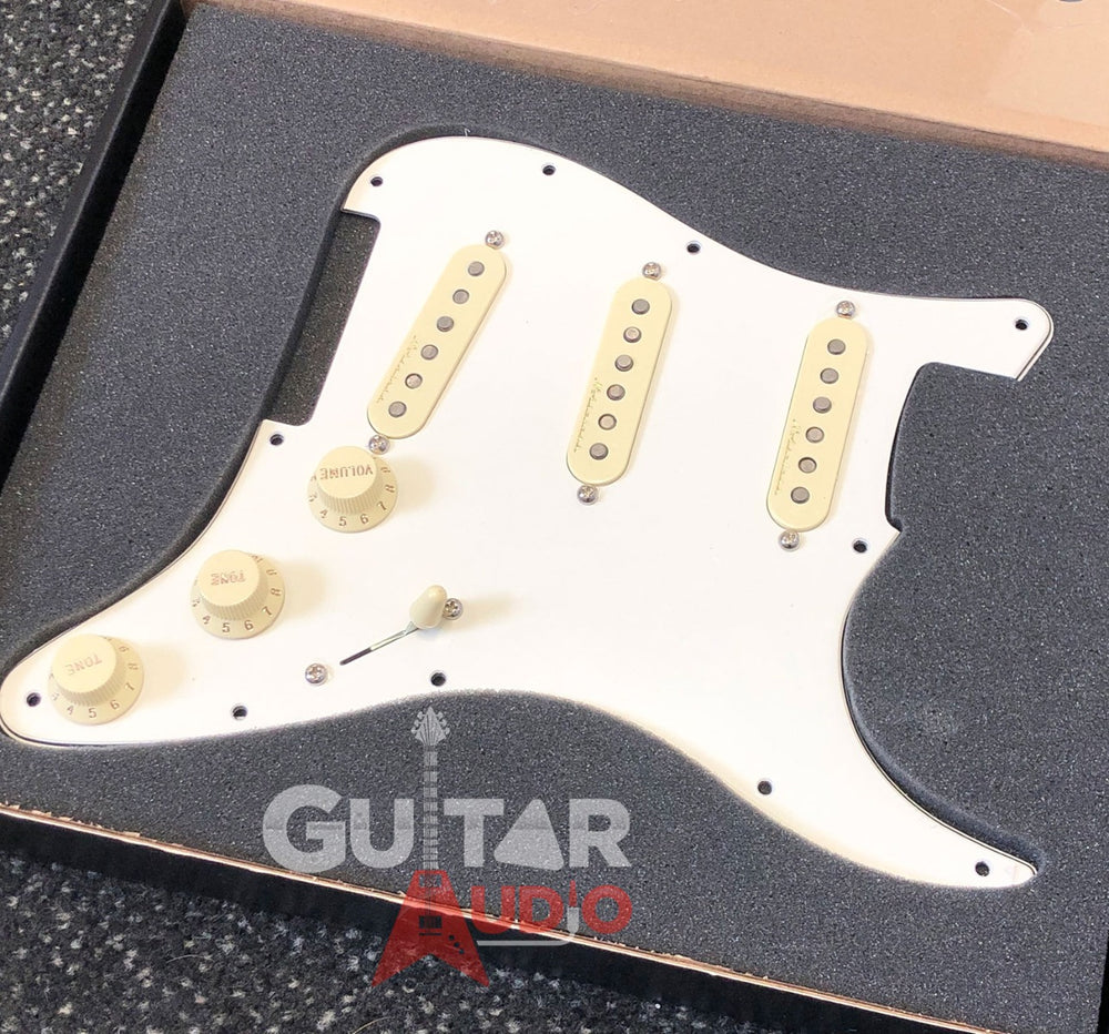 Genuine FENDER Pre-Wired VINTAGE NOISELESS Loaded 11-Hole Parchment Pickguard