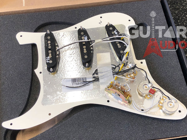 Genuine FENDER Pre-Wired VINTAGE NOISELESS Loaded 11-Hole Parchment Pickguard