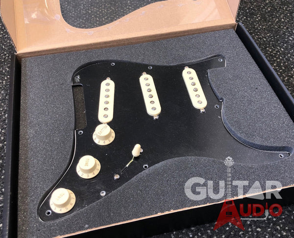 Genuine FENDER Pre-Wired Original '57/'62 Loaded Strat 11-Hole Black Pickguard