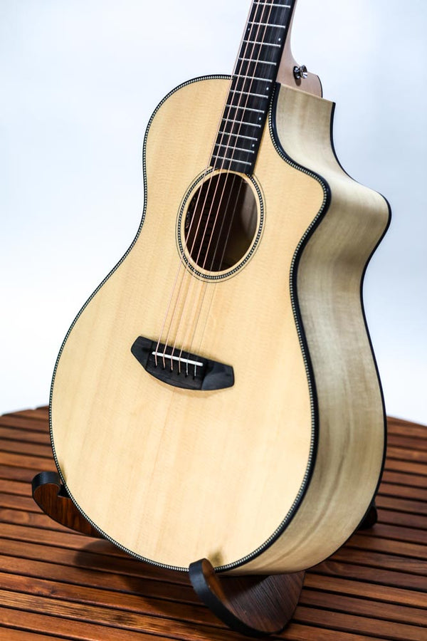 Breedlove USA Oregon Concert CE Acoustic-Electric Guitar - Sitka-Myrtlewood